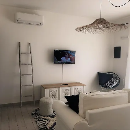 アパートホテル Mar Mediterraneo クアルトゥ・サンテーレナ